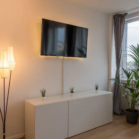 Apartment Business Mit Blick Auf Skyline Von *